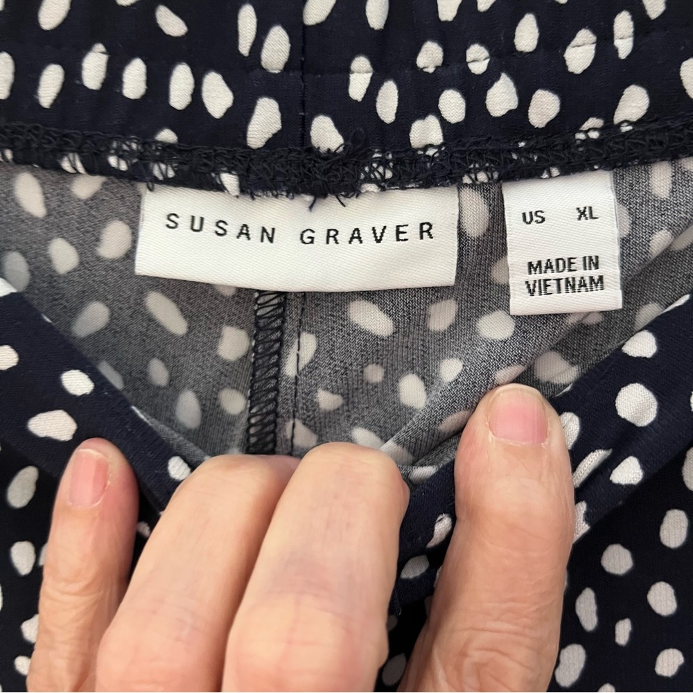 Susan Graver Black and White Patterned Wide Leg Liquid knit pants -petite length - Picture 3 of 6